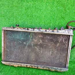 Radiador Nissan v-16 tapa Roja año:1995