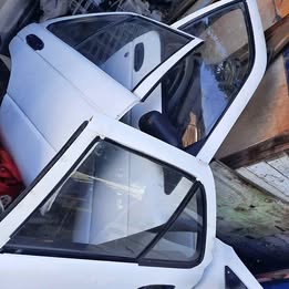 Vidrio de puerta Nissan v-16 twimcan año:2000