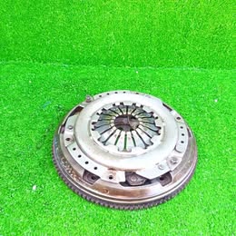 Volante de inercia con su prensa  chevrolet corsa 1.6 año:2005