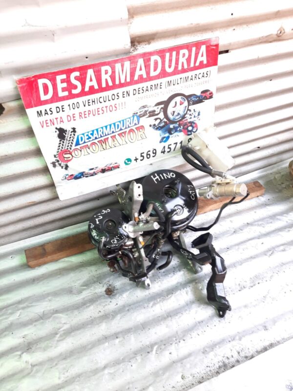 servo de freno con pedalera camion hino 2012