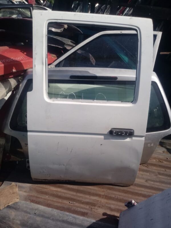 puerta trasera izquerda Nissan d21 1998