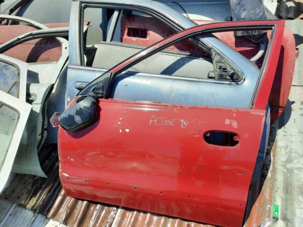 puerta lado chofer Hyundai accent 1998