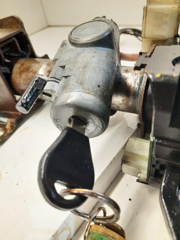 chapa de contacto con llave Nissan v16 2000
