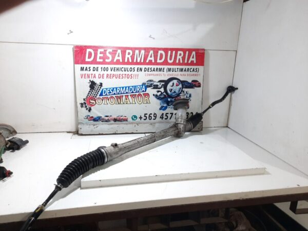 cremallera dirección Nissan versa año:2014