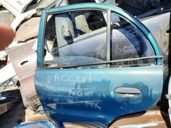 vidrio puerta trasera izquierda hyundai accent año:1998