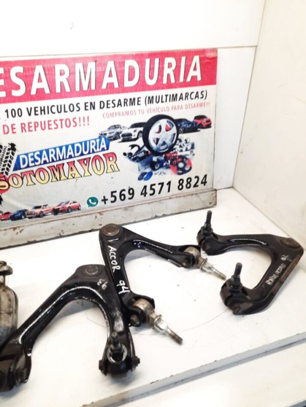 bandejas honda accord año:1993 (cada unas)