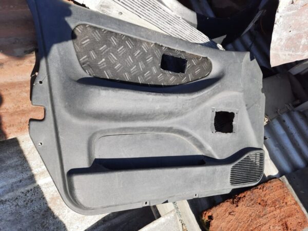 tapiz de puerta Nissan v-16 twimcan año:2004