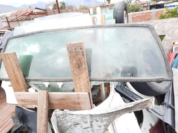vidrio trasero Nissan   terreno año:2009