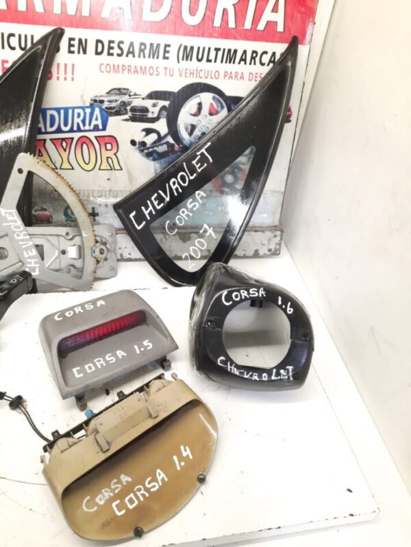 TERCERA LUZ DE FRENO CHEVROLET CORSA 2007