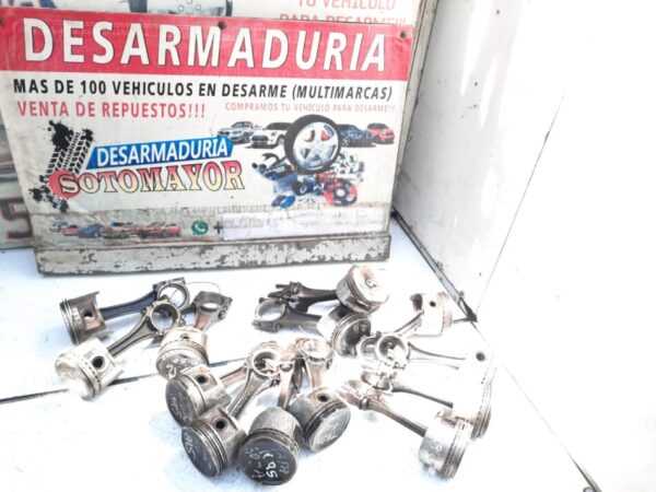 4 pistones con sus bielas Nissan v16 tapa roja año:1994