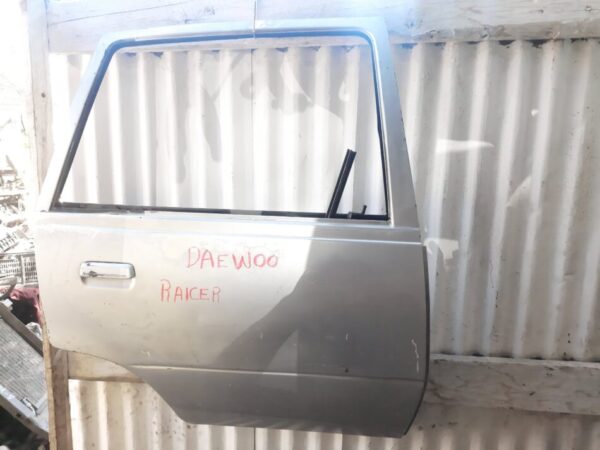 puerta trasera daewoo raiccer año:1995