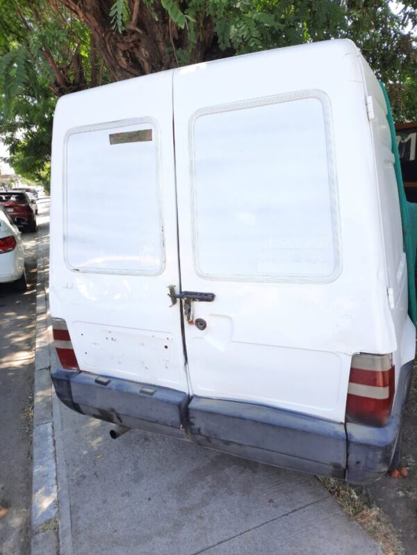 puerta trasera Fiat fiorino año:2013