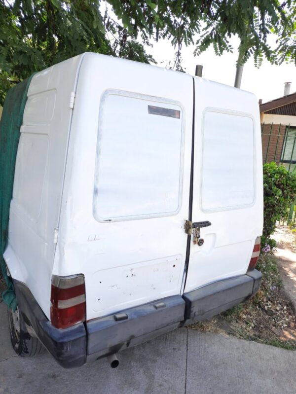 parachoque trasero Fiat fiorino año:2012