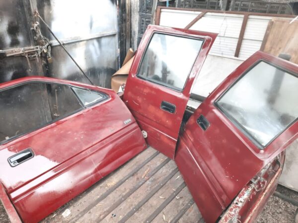 PUERTAS  TRASERAS  CHEVROLET LUV  2,3  AÑO  1988 -  1995 CADA UNA